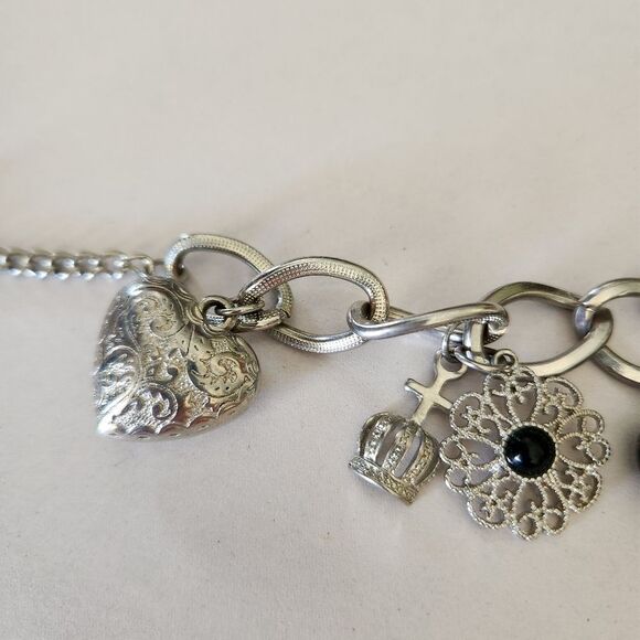 Unbranded Silvertone Adorable Chunky Charm Bracelet With 7 Charms - Picture 2 of 6